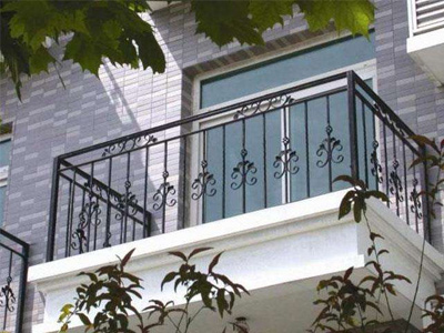 阳台护栏的材质有哪些，家装中阳台护栏不可缺少的4种材料！